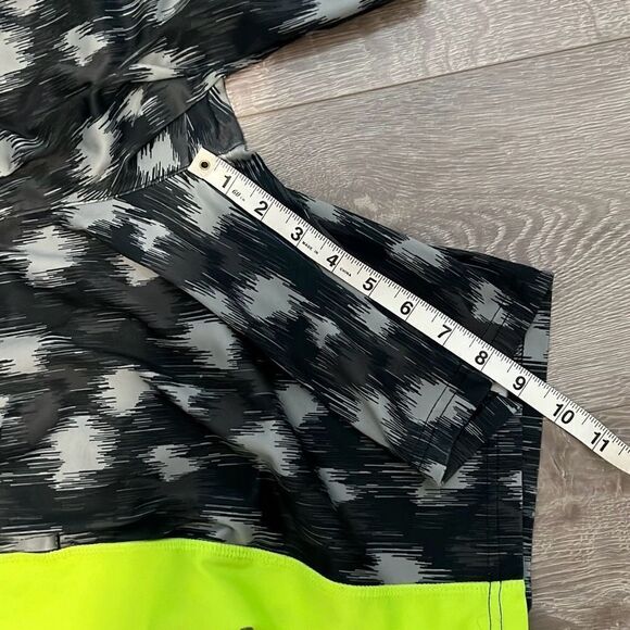 Old Navy Men’s Basketball Athletic Shorts Size Medium Green and Gray - Picture 5 of 6